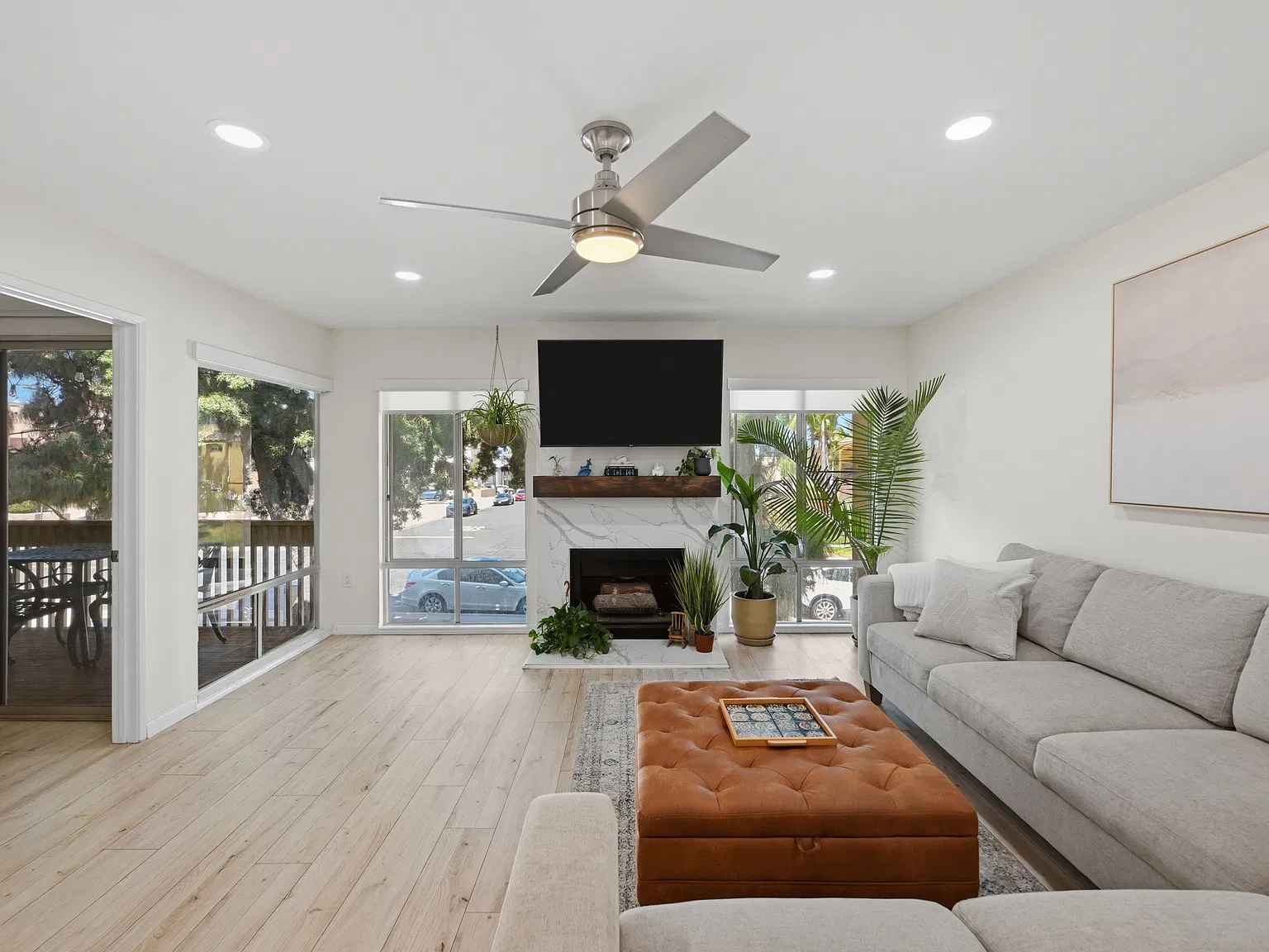 2 bed, 900 sqft, $4,500 — Photo 3
