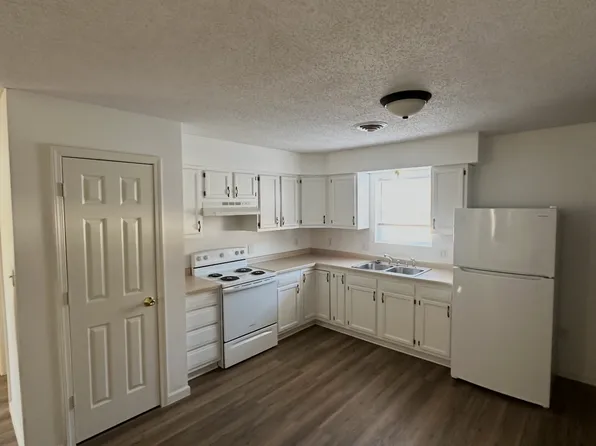 206 Pine St APT C, Energy, IL 62933