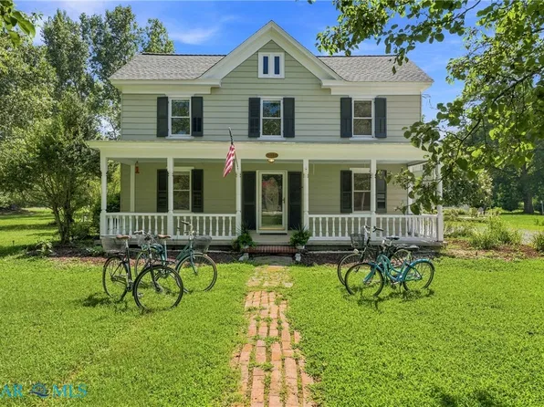 377 King Carter Dr, Irvington, VA 22480