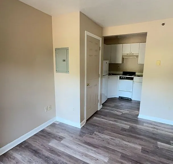 434 Russell Rd — Photo 8
