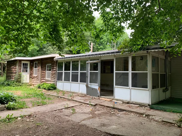 615 Garner Dr, Imlay City, MI 48444