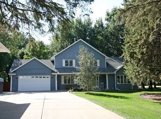 2300 Mailand Rd E, Maplewood, MN 55119