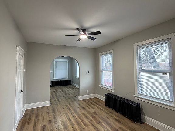 4th image of 4912 Melville Ave #2UPPER