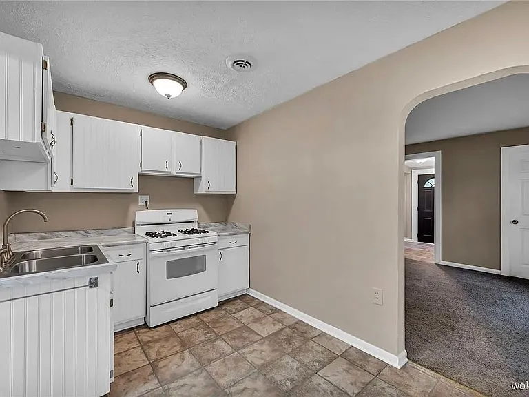 5587 Chagrin Dr #1 — Photo 8