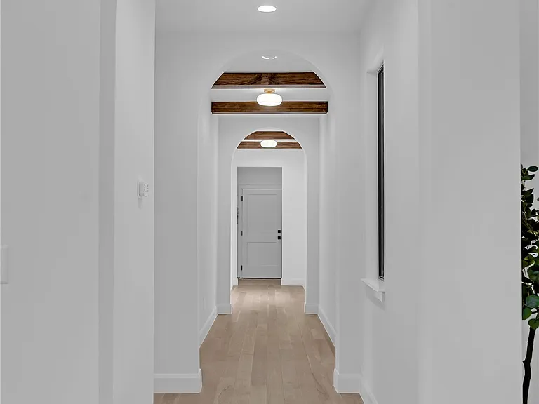 515 W El Paso St — Photo 93