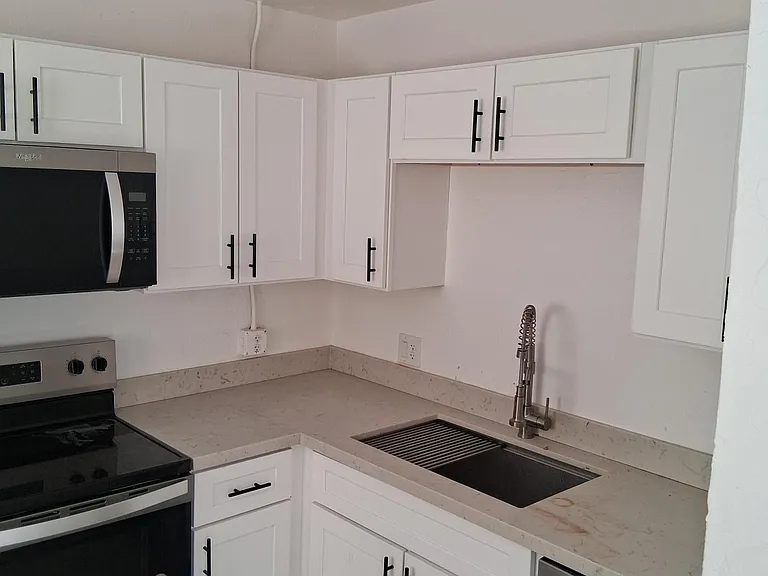1322 W Roosevelt St #9 — Photo 1
