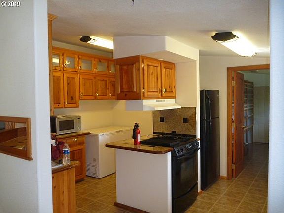 4th image of 425 Golden Dr