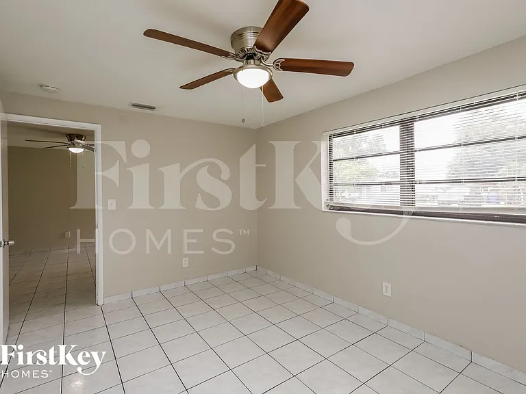5826 N Farragut Dr — Photo 10