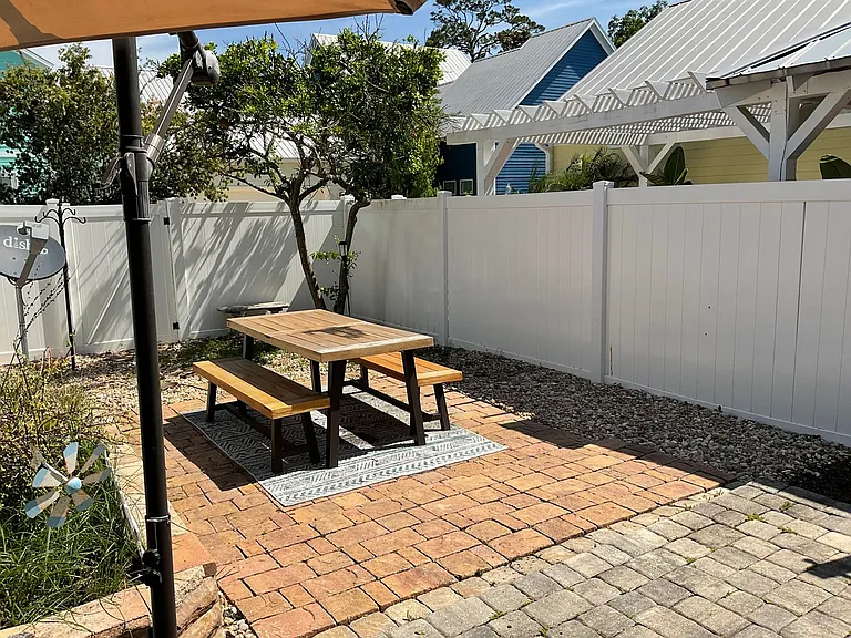 5020 NW 10th Pl — Photo 15