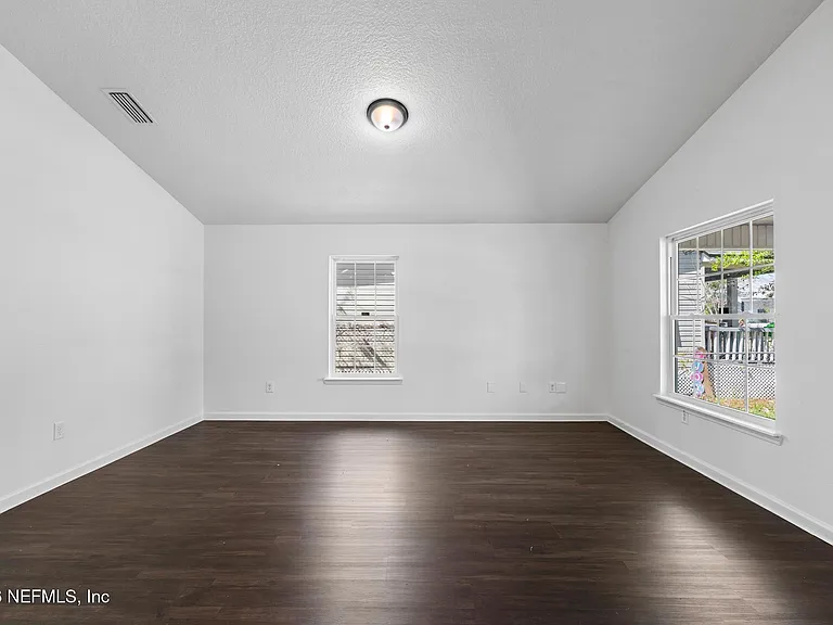 1470 Windle St — Photo 9