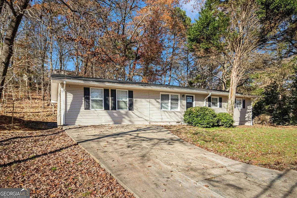 195 Pinehurst Dr photo 1