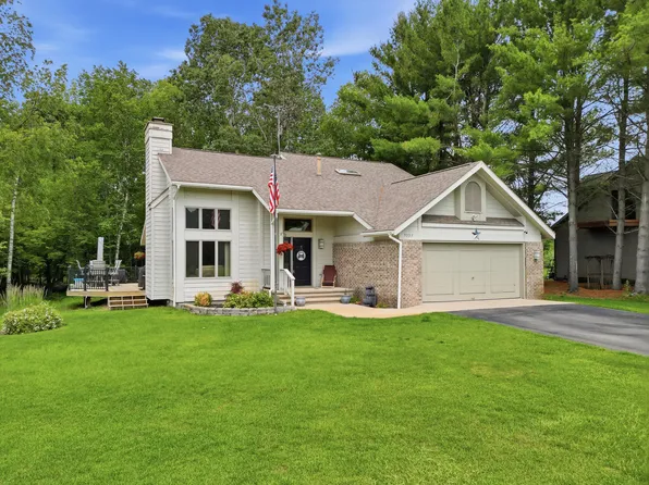 9551 Club House Dr W, Stanwood, MI 49346