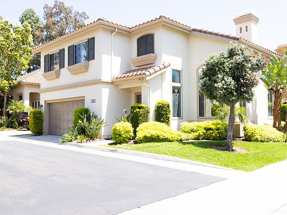 4th image of 2591 Alister Ave