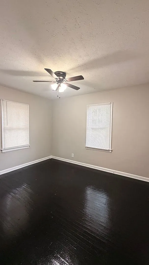 235 N Oakland Ave — Photo 2