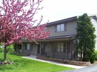 928 Sunset Dr, Delafield, WI 53018