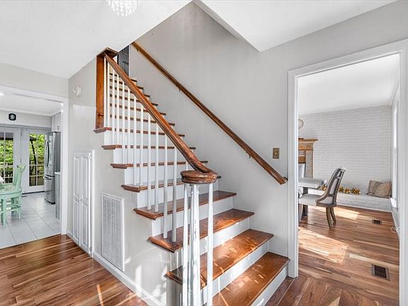 4th image of 1005 Rocky Ln