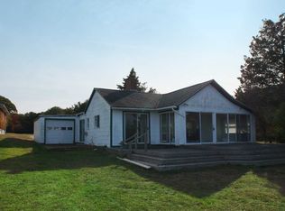 102 Red Creek Rd, Hampton Bays, NY 11946