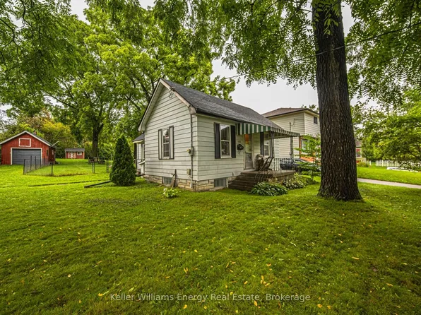 220 Thomas St, Oshawa, ON L1J 1M1