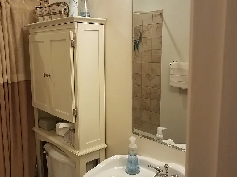1610 Barry Ave #5 — Photo 2