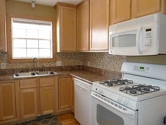2nd image of 1327 Hillcrest Ave NW