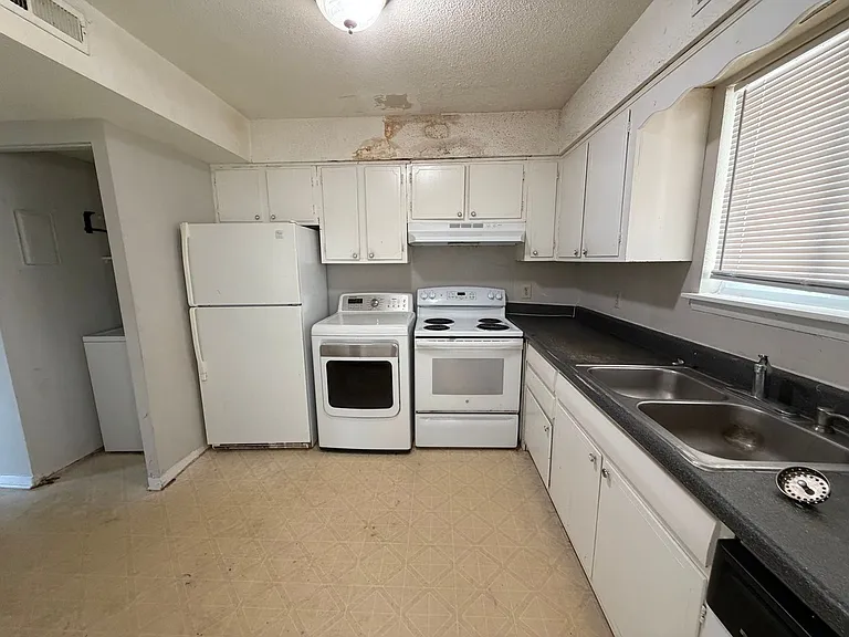 2364 Champion Ct — Photo 7