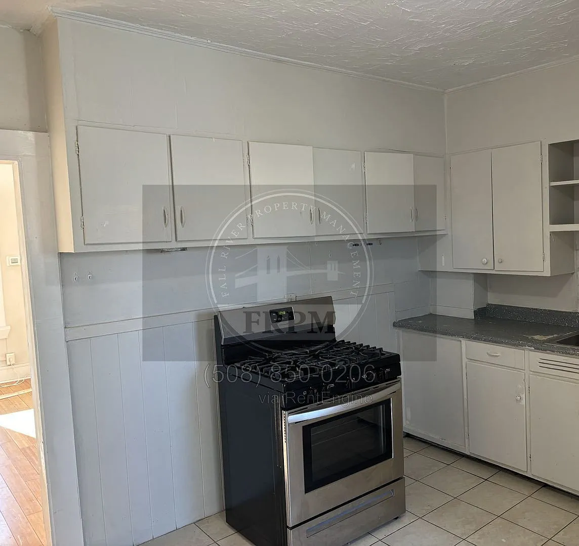 2 bed, 1.0 bath, $1,400 — Photo 3