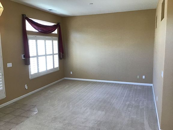 3rd image of 358 Hidden Oaks Dr
