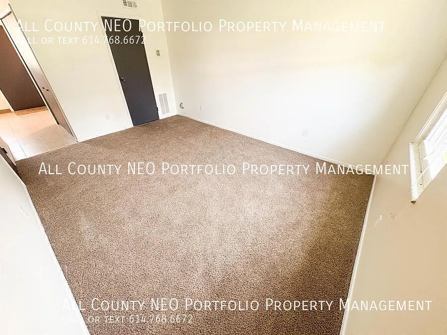 Now Available 2-Bedroom Home With In-Unit Washer & Dryer — Photo 2