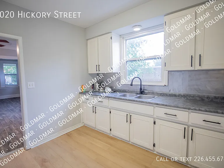 1020 Hickory Rd — Photo 2
