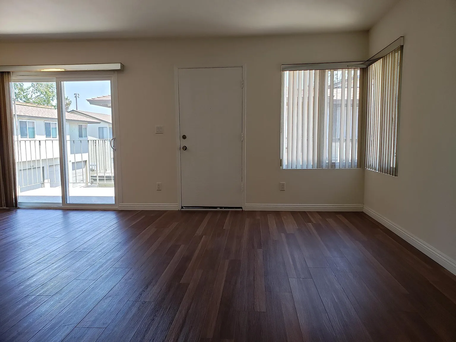 3 bed, 1098 sqft, $2,900 — Photo 3