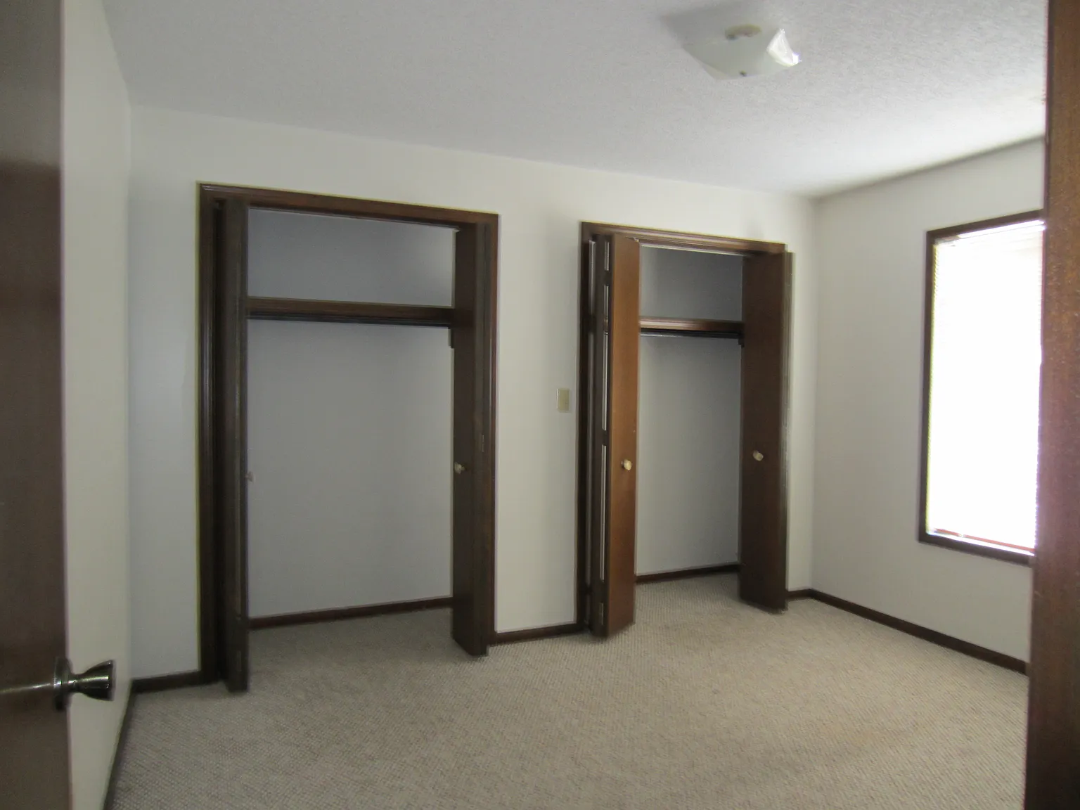 (617-629 East Grand)The Next Best Thing To Campus Housing!! — Photo 4
