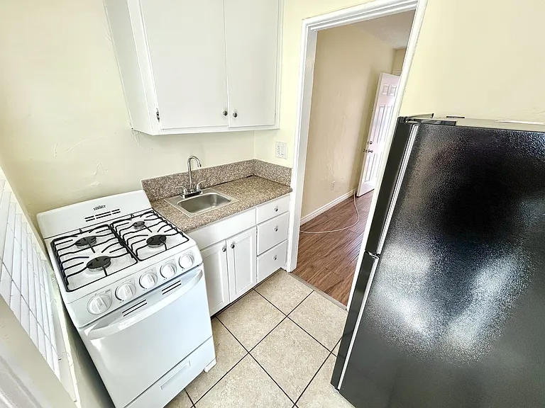 6410 N Paramount Blvd — Photo 8