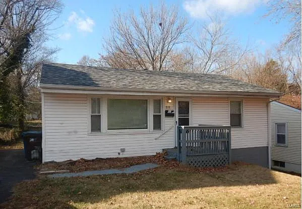 531 Ames Pl photo 1