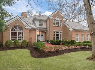 852 Gloucester Xing, Lake Forest, IL 60045