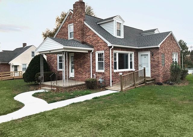 Front w/ access ramp