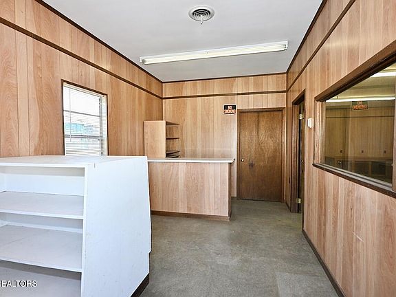 5th image of 2139 Big Springs Rd