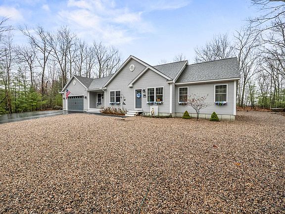 2nd image of 15 Wintergreen Ridge Road