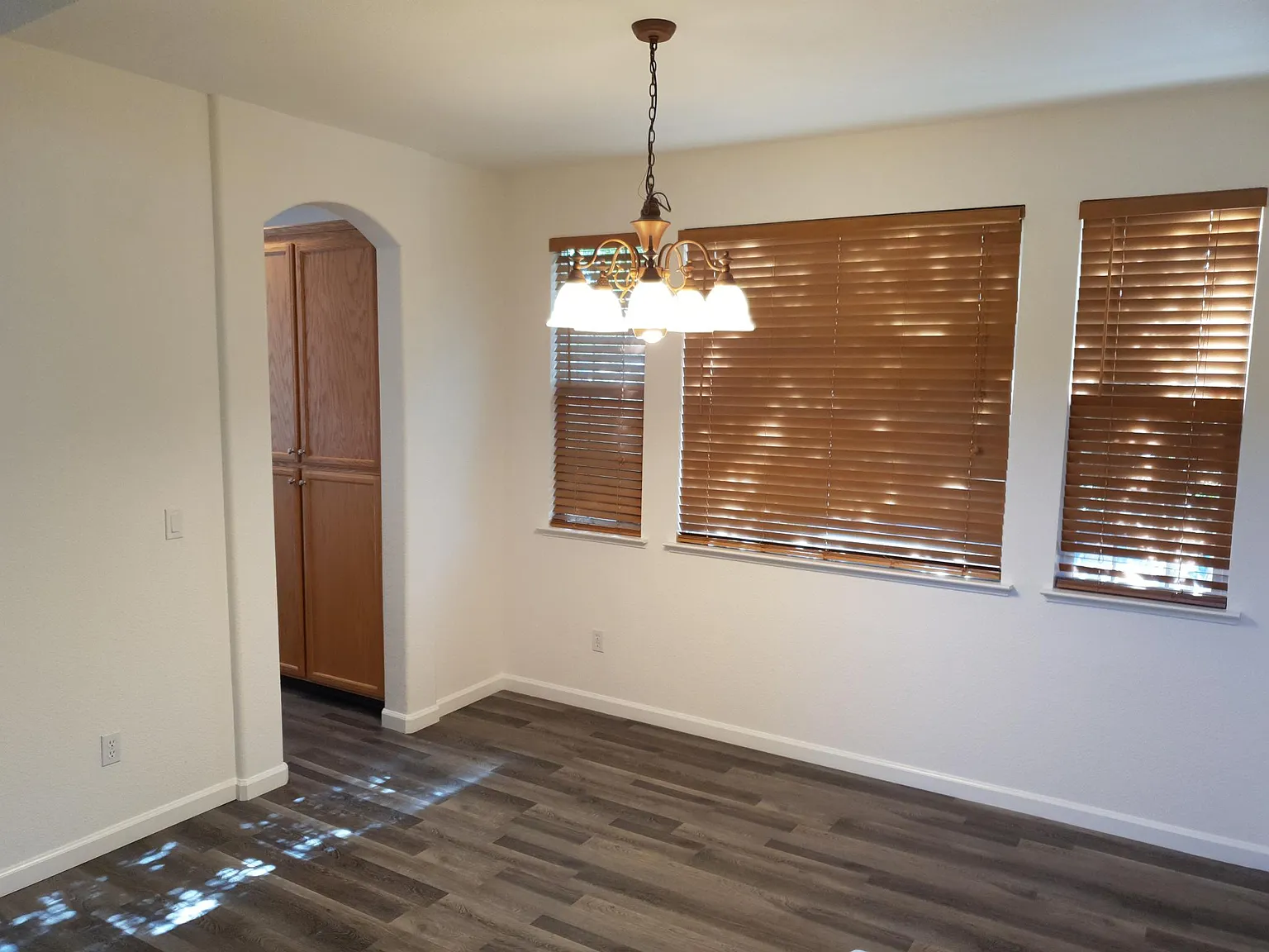 3 bed, 2.5 bath, 1910 sqft, $2,612 — Photo 4