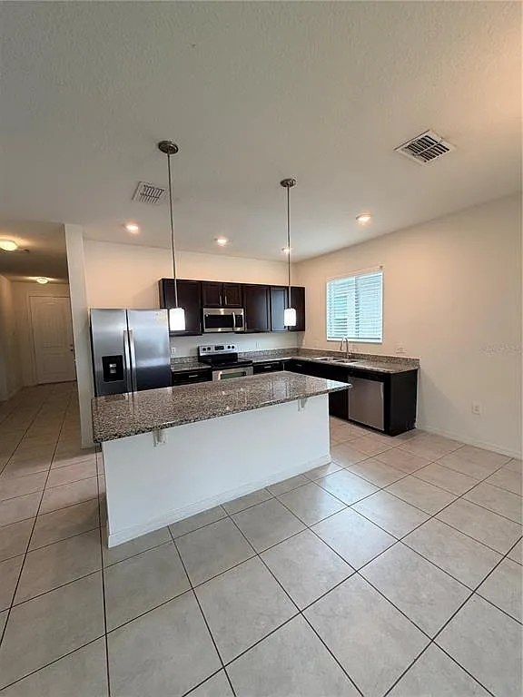 4 bed, 2.0 bath, 1696 sqft, $2,700 — Photo 4