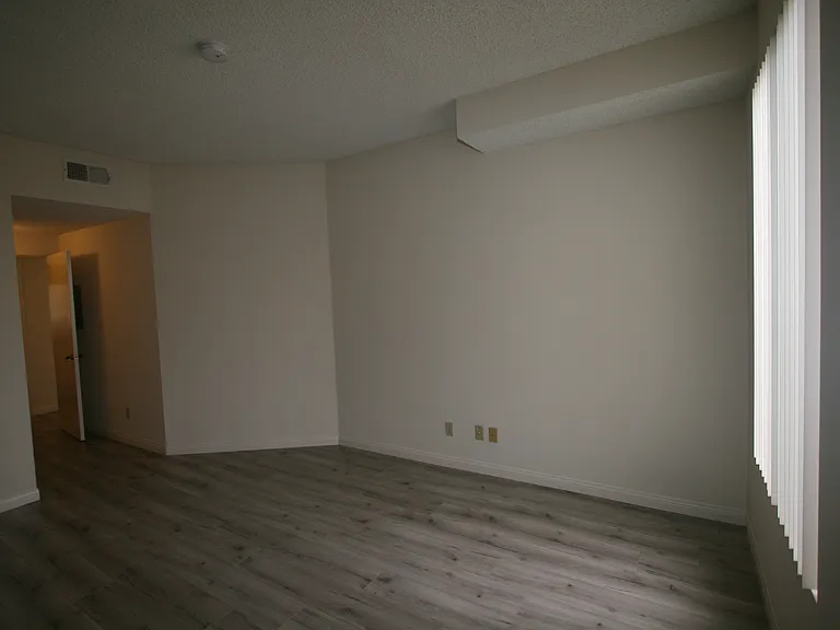 3637 Clarington Ave #202 — Photo 51
