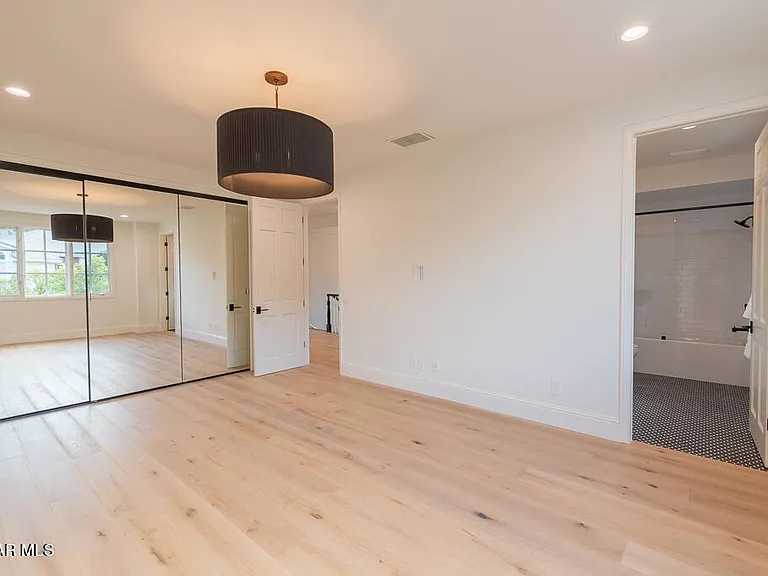 2390 Crombie Ct — Photo 32