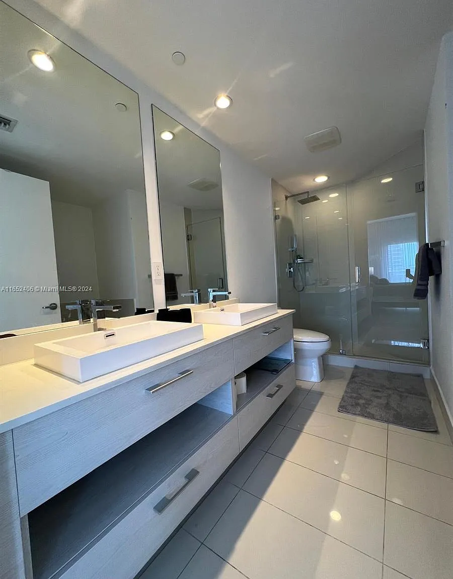 2 bed, 1026 sqft, $5,950 — Photo 3