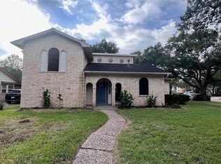 13919 Baytree Dr, Sugar Land, TX 77498