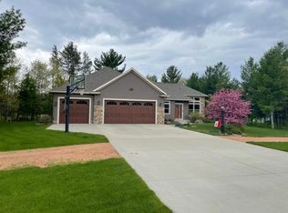 2350 Timber Ridge Dr, Plover, WI 54467