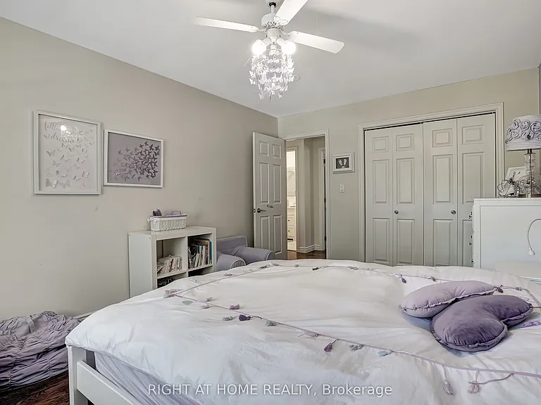 461 Lakeshore Rd W — Photo 24