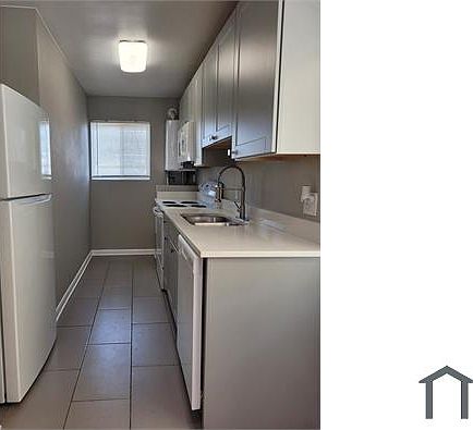 3rd image of 1438 N Valentia St