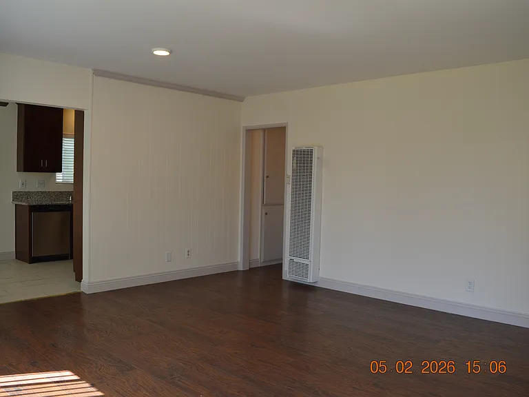 14233 Broadway — Photo 5
