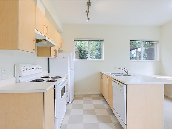 4th image of 1550 Church Ave #207