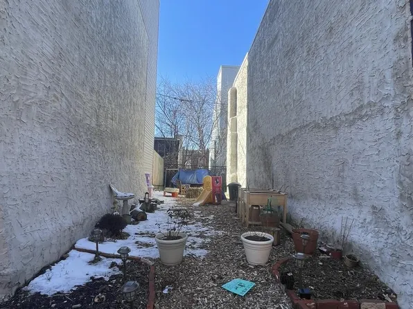 1240 N Hollywood St, Philadelphia, PA 19121