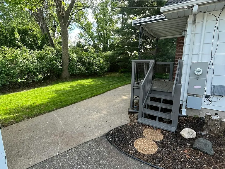86 Roselawn Ave E #1 — Photo 6